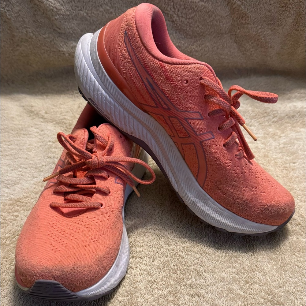 ASICS Gel Kayano 29 women’s size 9 EUC